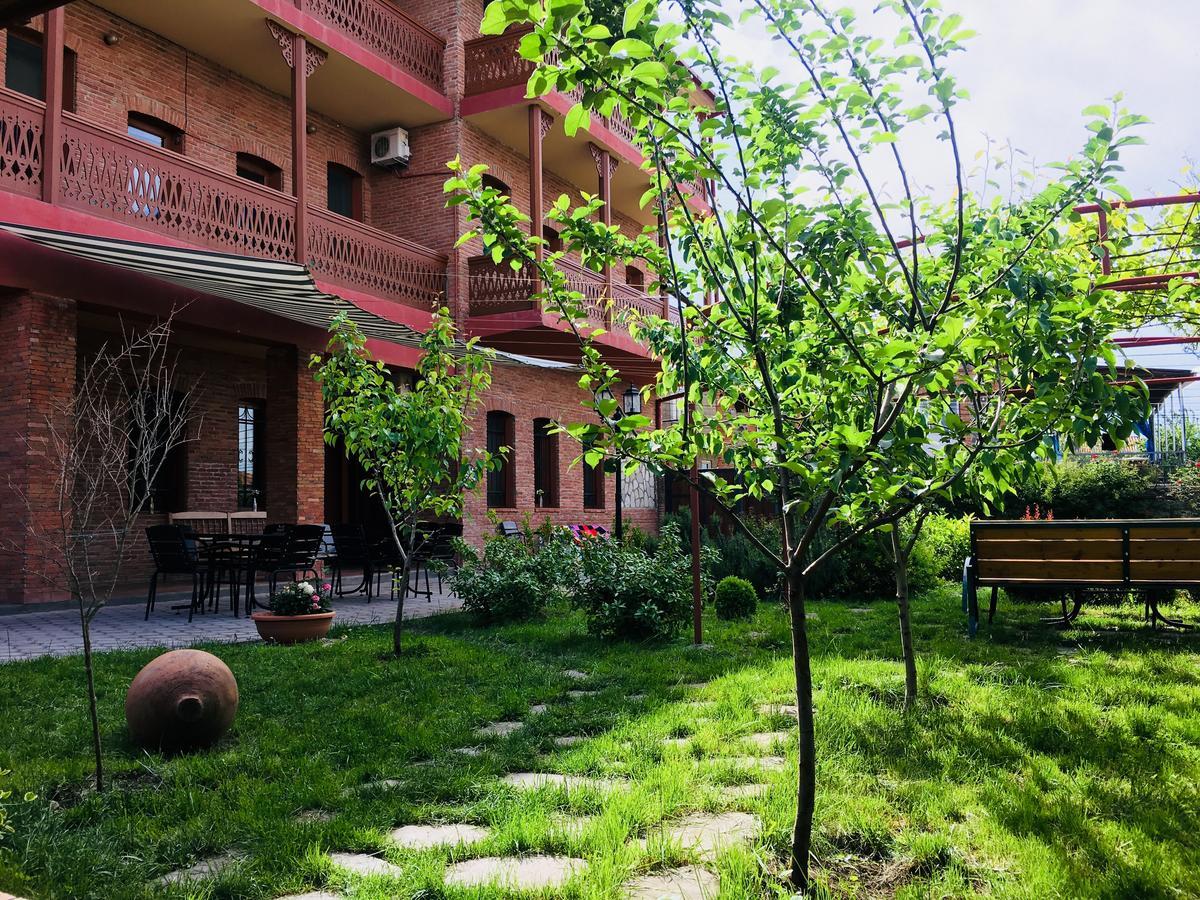 Hotel Sweet Home Telavi Kültér fotó